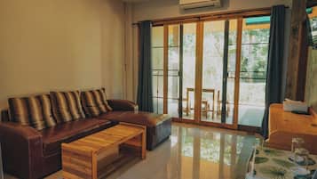 Suite, Balcony, River View | Living area | TV