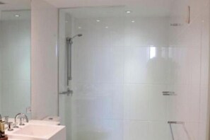 Cribs/infant beds - Blue C Coolangatta (Coolangatta)