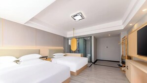 A modern hotel room with two beds, a large flat-screen TV, and a wooden cabinet. - Yimi Hotel (Provincial Library Branch near Hainan Institute of Business and Technology) (Haikou)