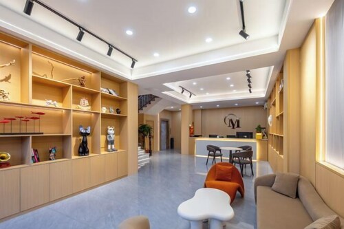 Yimi Hotel (Provincial Library Branch near Hainan Institute of Business and Technology)
