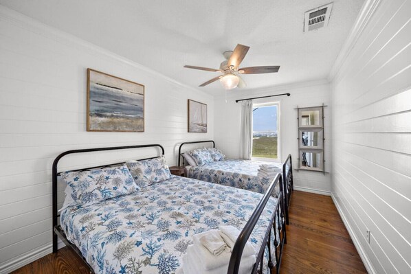 5 bedrooms, desk, iron/ironing board, travel cot