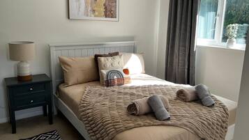 House | 4 bedrooms, iron/ironing board, free WiFi, bed sheets