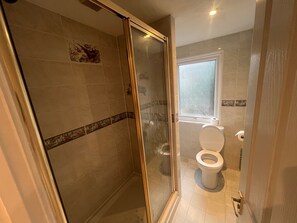 House | Bathroom - Luxury 4 bed House Sleeps 8, Enjoy in Comfort (Bridgend)