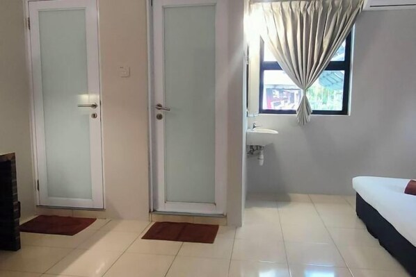 Iron/ironing board - Walk Inn (Miri)