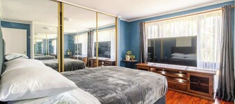 Beautiful  and  Colourful House with Parking