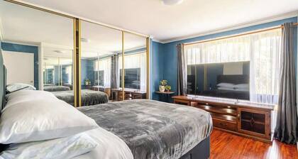 Beautiful and Colourful House with Parking