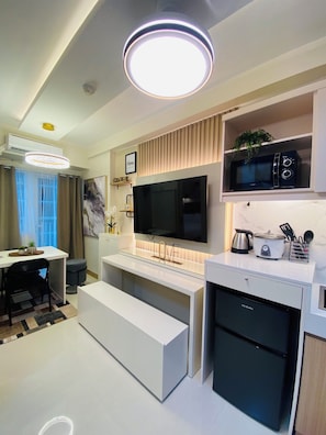 Familienapartment, 1 Schlafzimmer, Balkon, Poolseite | Wohnzimmer