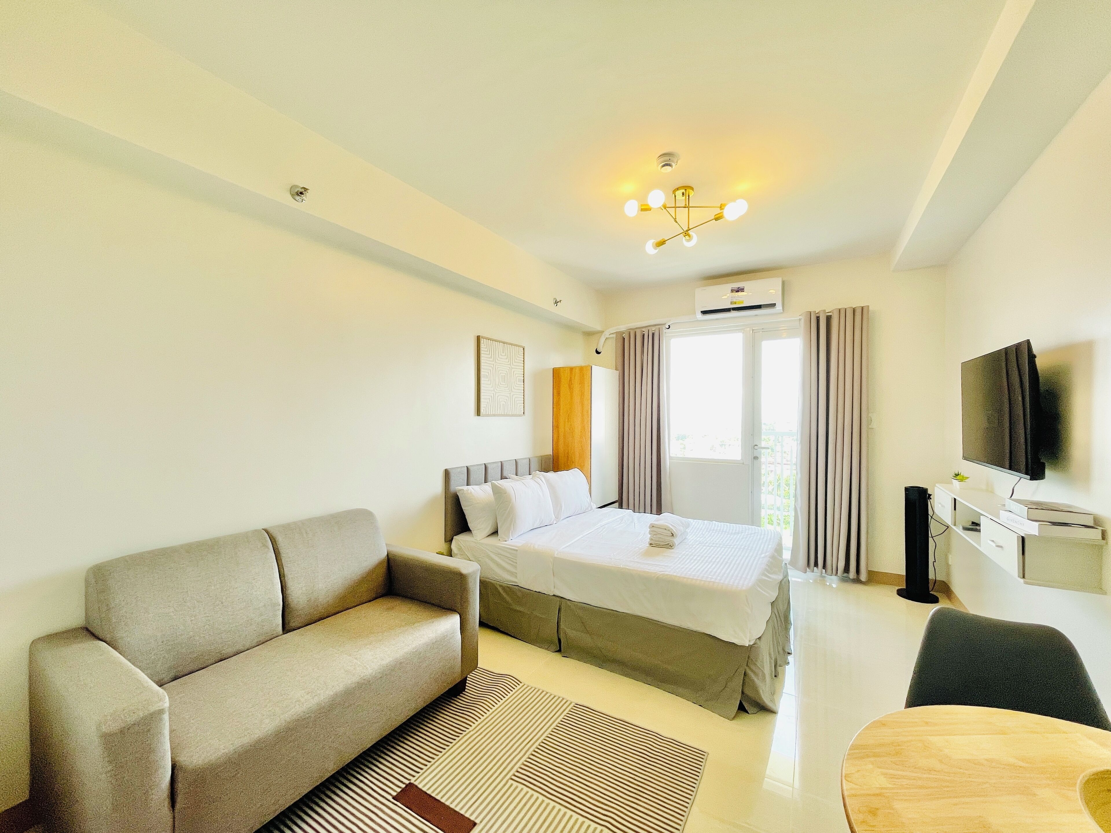 Estúdio com design assinado, 1 cama Queen, para não fumantes, sacada | Individualmente decorados, individualmente mobiliados