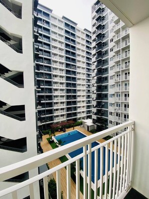 家庭公寓客房, 1 間臥室, 露台, 池畔 | 陽台景觀