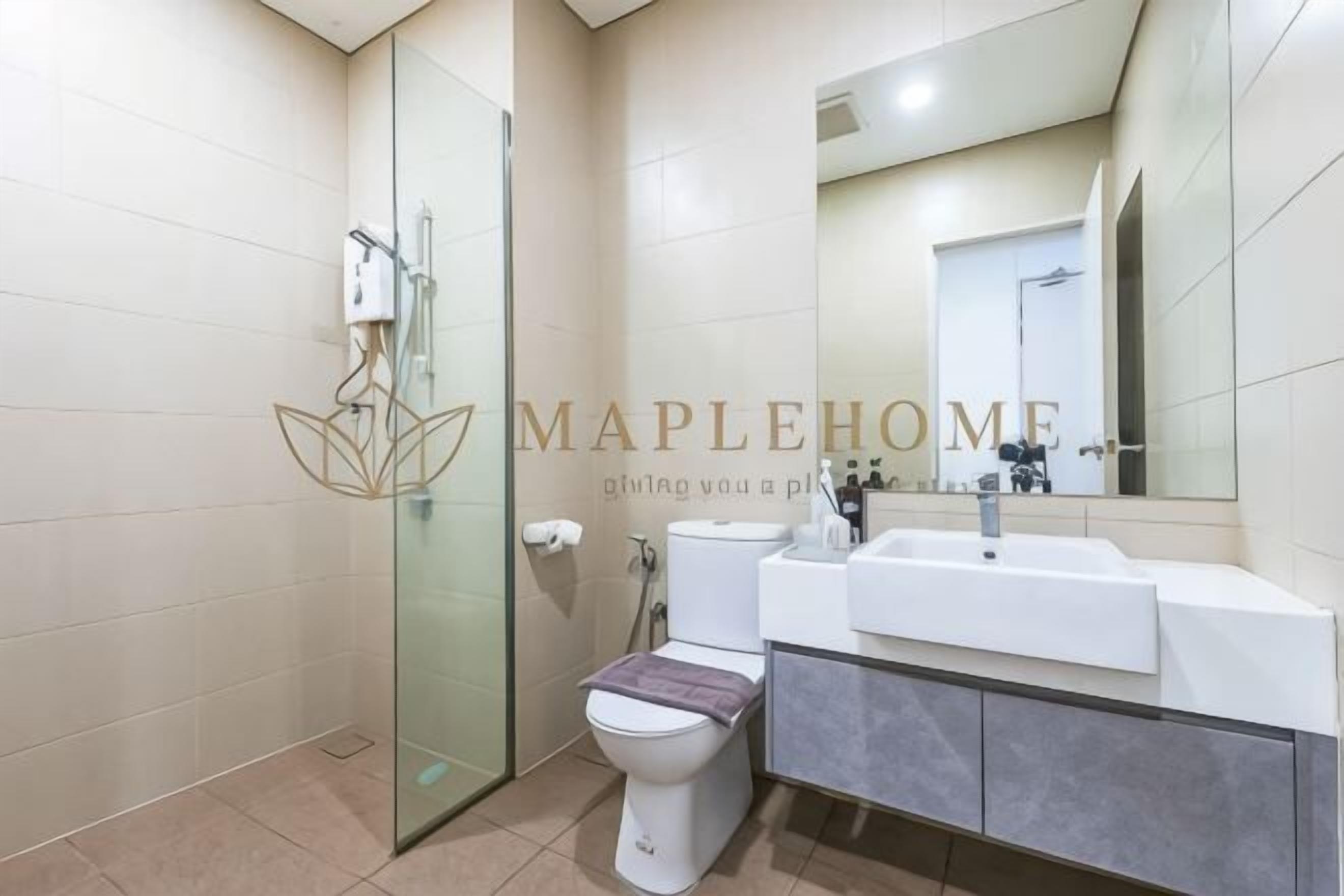 Free toiletries, slippers, bidet
