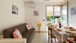 TV - Two Steps From the Beach Villa (San Foca)