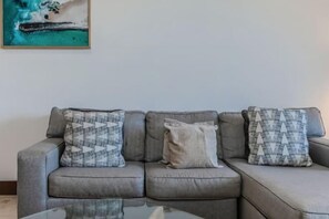 Cribs/infant beds - Santai Resort - Holiday Management (Casuarina)