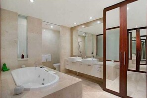 Cribs/infant beds - Santai Resort - Holiday Management (Casuarina)
