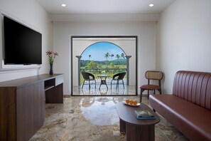 Quarto casal família, sacada | Área de estar | TV