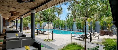 Outdoor pool, open 8:00 AM to 7:00 PM, pool loungers