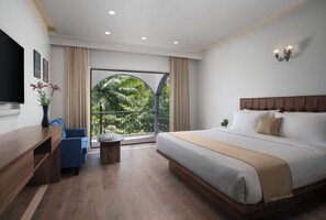 Habitación Premium doble, balcón | Caja fuerte, escritorio, tabla de planchar con plancha y wifi gratis