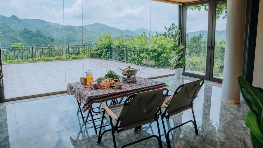 Ora Hill Farmstay & Glamping Hoa Binh