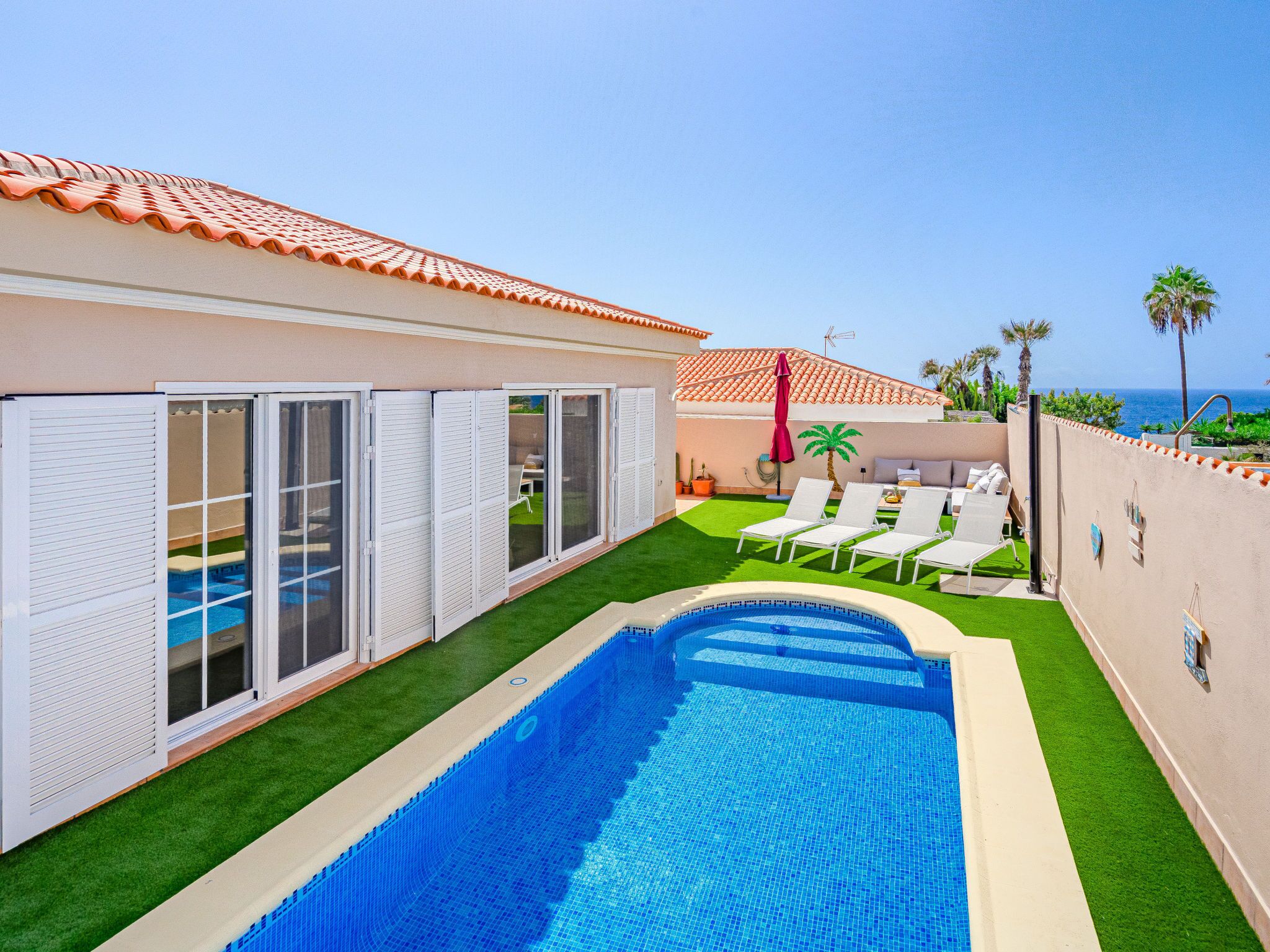 Een verwarmd zwembad