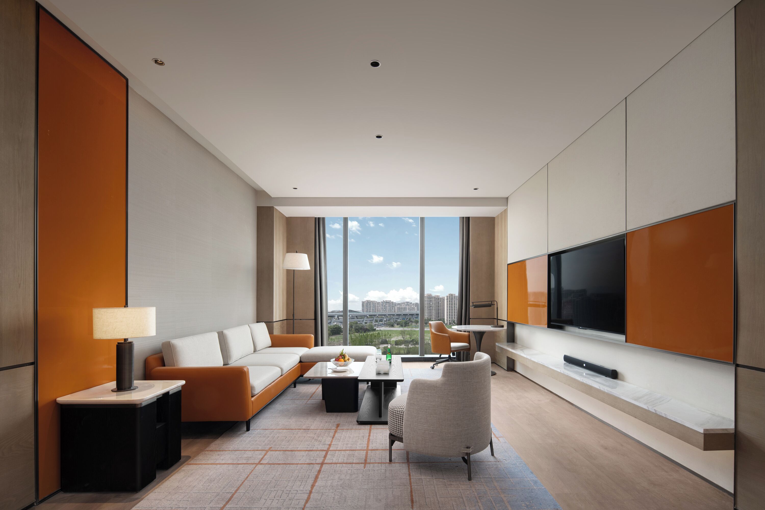 Suite ejecutiva | Edredones de plumas, minibar, caja fuerte y escritorio