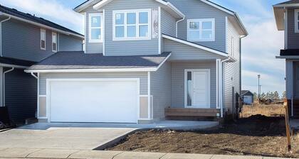 Cozy 2bedroom Suite close to the Airport