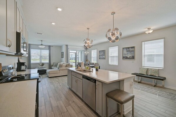 Fridge, microwave, oven, stovetop - Sienna Sunset - Dog Friendly, Near Siesta Key, Heated Pool, Private Lanai, near Sarasota Attractions (Sarasota)