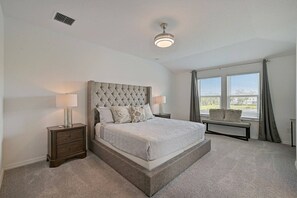 3 bedrooms, desk, iron/ironing board, free WiFi