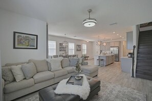 Smart TV - Sienna Sunset - Dog Friendly, Near Siesta Key, Heated Pool, Private Lanai, near Sarasota Attractions (Sarasota)