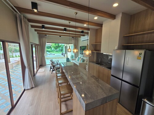 Charming 3-bedroom house with AC and WiFi in quaint Sankampang