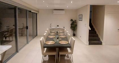 Large Home @Kingston Foreshore