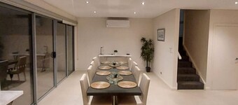 Large Home @Kingston Foreshore