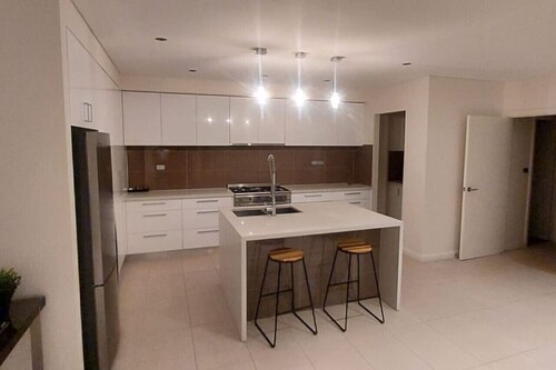 Large Home @Kingston Foreshore