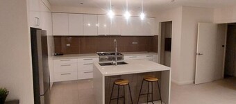 Large Home @Kingston Foreshore