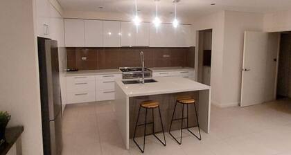 Large Home @Kingston Foreshore