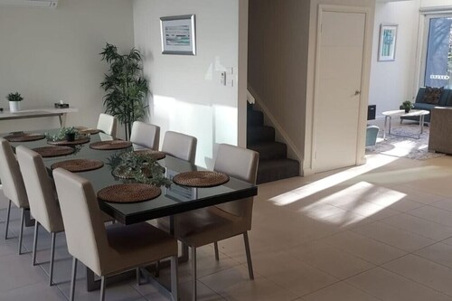 Large Home @Kingston Foreshore