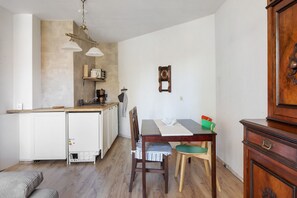 Dining - Studio Apartment 'Urlaub Im Hochschwarzwald' with Mountain View, Private Terrace and Wi-Fi (Hinterzarten)