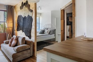 2 bedrooms, free WiFi, bed sheets - Studio Apartment 'Urlaub Im Hochschwarzwald' with Mountain View, Private Terrace and Wi-Fi (Hinterzarten)