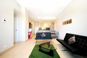 Cribs/infant beds