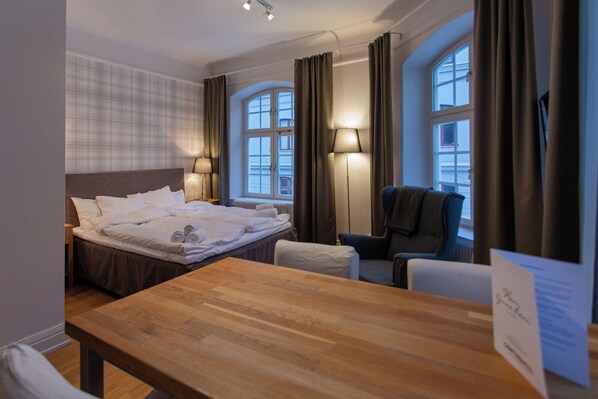 Superior Studio, 1 Queen Bed | Living area