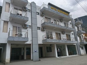 Front of property - Hotel Nirvanam (Chamoli)
