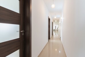 Családi apartman, 3 hálószobával, konyha | 3 hálószoba, vasaló/vasalódeszka és ingyenes wifi