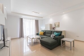 Family Apartment, 3 Bedrooms, Kitchen | Living area