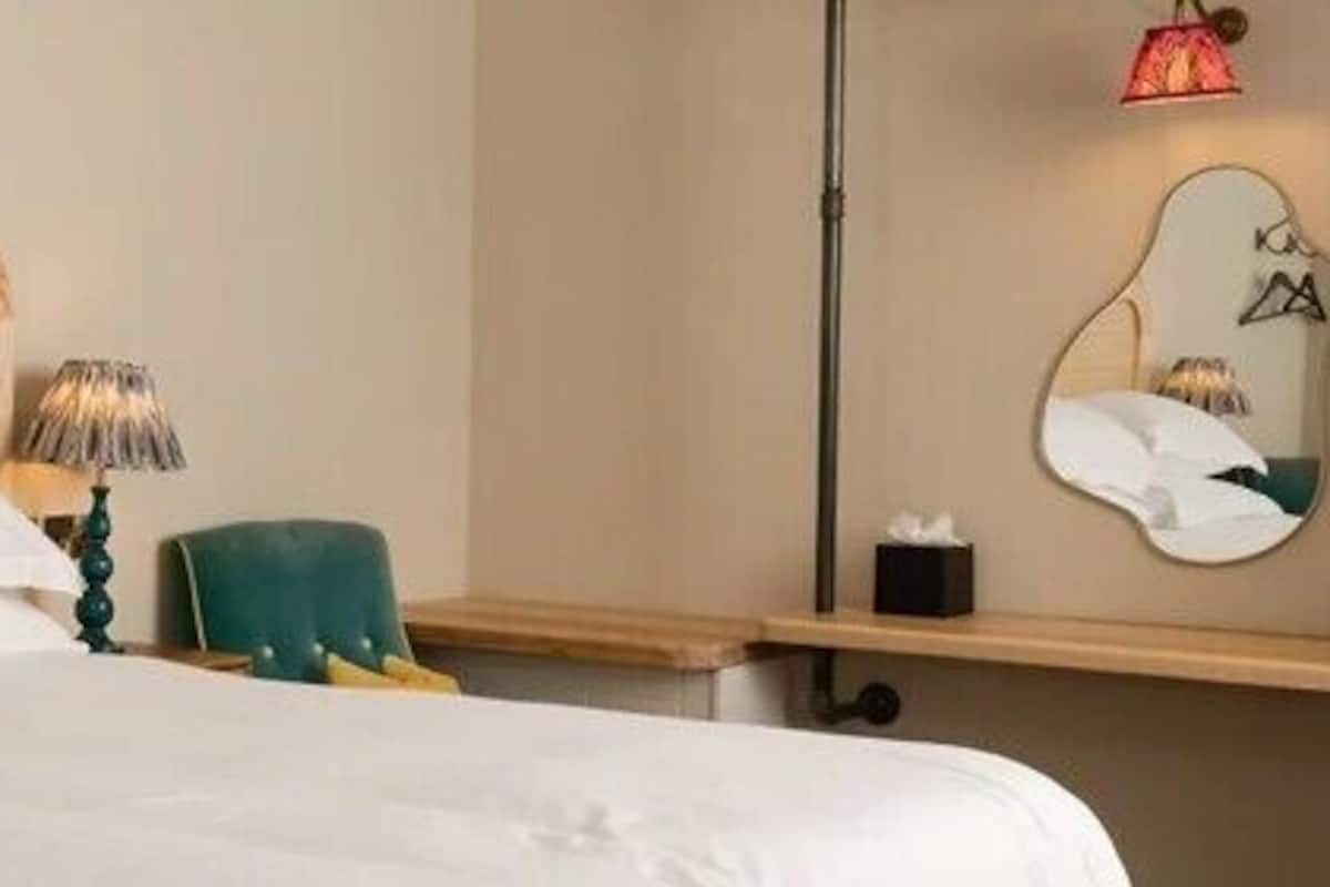 Phòng đôi Cao cấp | Minibar, két bảo mật tại phòng, bàn ủi/dụng cụ ủi quần áo 