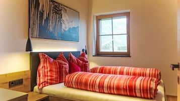 2 bedrooms, travel crib, free WiFi, wheelchair access