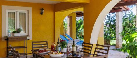 Water, Cloud, Sky, Property, Building, Swimming Pool, Seaside Resort, Blue, Tree, Azure