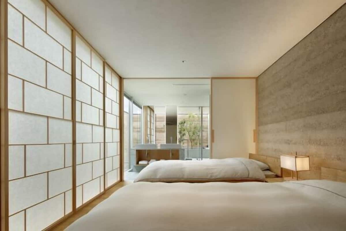 1 habitación, edredón y artículos del minibar gratis