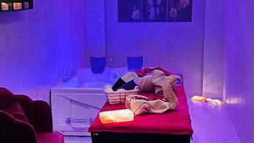 Turkish bath/hammam, body treatments, hydrotherapy, aromatherapy