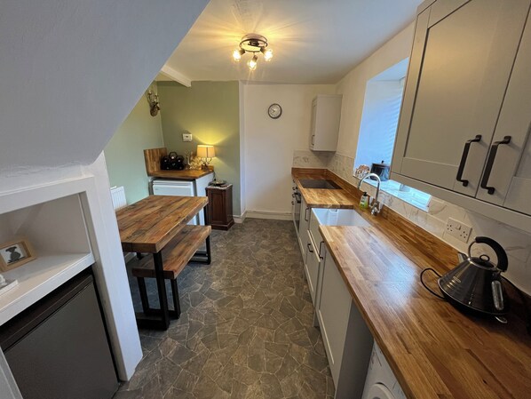 Fridge, oven, toaster, cookware/dishes/utensils