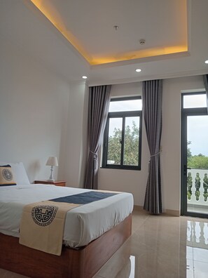 Deluxe Double Room, Balcony | Soundproofing, iron/ironing board, free WiFi - HOTEL D&T (Thong Nhat)