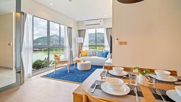 Kondominium Khas, 2 kamar tidur, Bebas Asap Rokok, pemandangan danau | Pemandangan danau