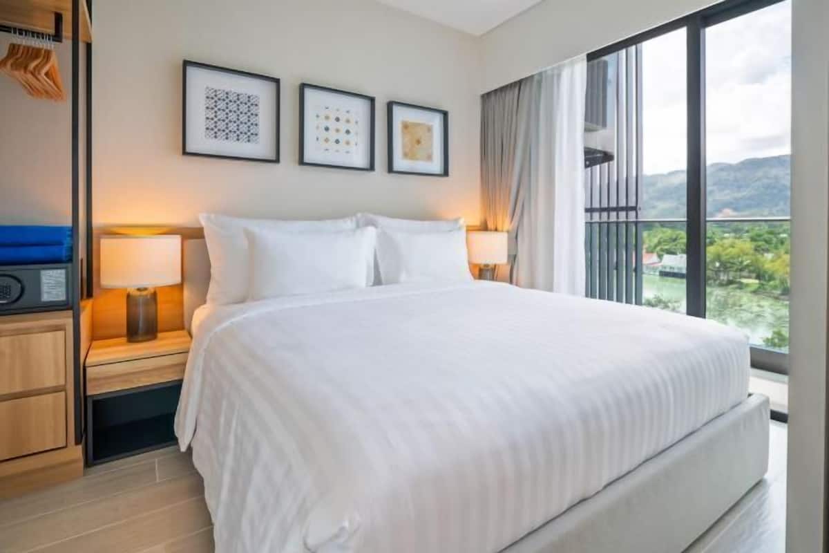 1 bedroom, in-room safe, iron/ironing board, free WiFi